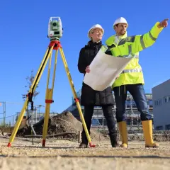 Jak wygląda praca geodety? Odkryj tajniki zawodu i jego wyzwania