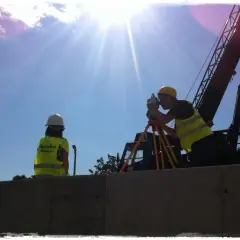 Ile bierze geodeta za pomiar działki? Sprawdź, co wpływa na koszt