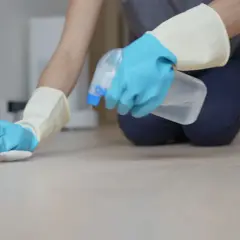 Jak umyć podłogę po remoncie? Skuteczne metody i sprawdzone środki