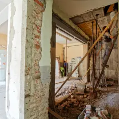 Remont starego domu od czego zacząć: uniknij kosztownych błędów