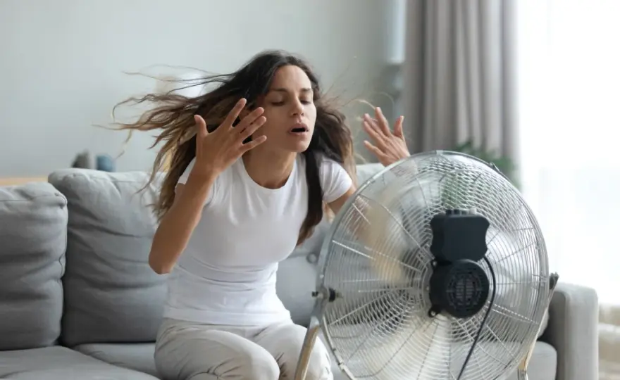 Jak ochłodzić pokój w upał - od rolet po klimatyzację