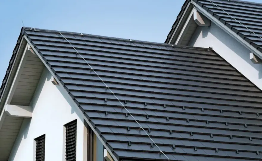 Ile kosztuje dachówka ceramiczna i kiedy się opłaca?