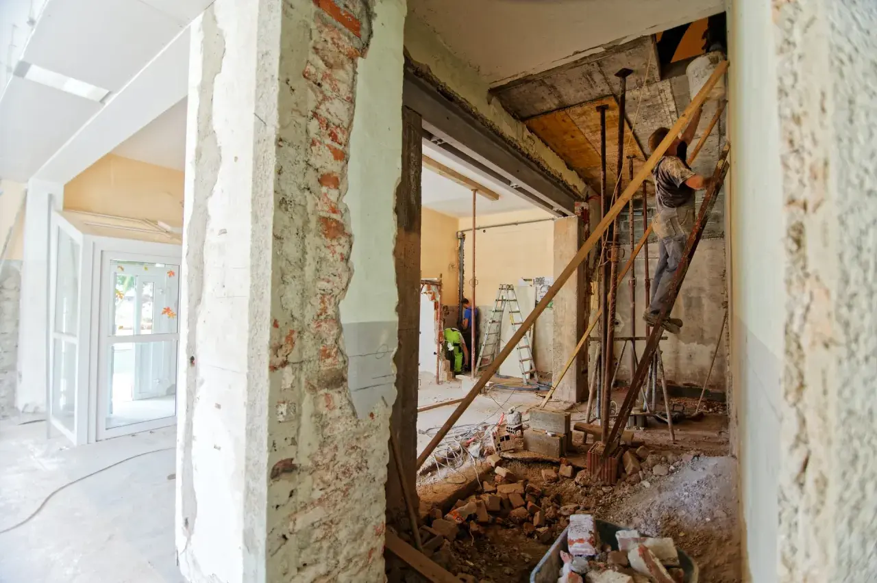 Remont starego domu od czego zacząć: uniknij kosztownych błędów